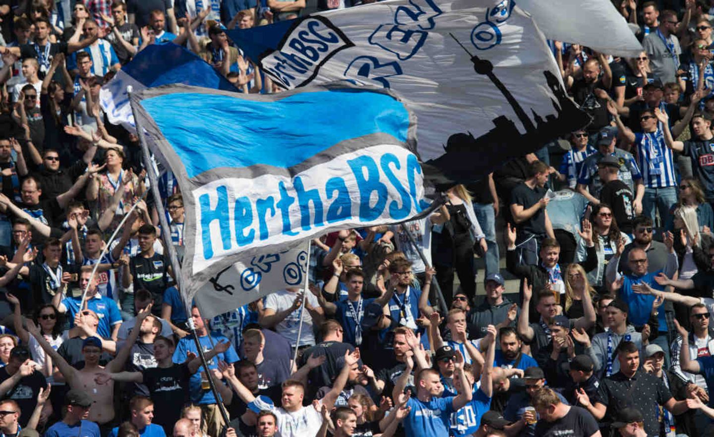 Fans von Hertha BSC: Der Club hat eine Anleihe über 40 Mio. Euro erfolgreich platziert