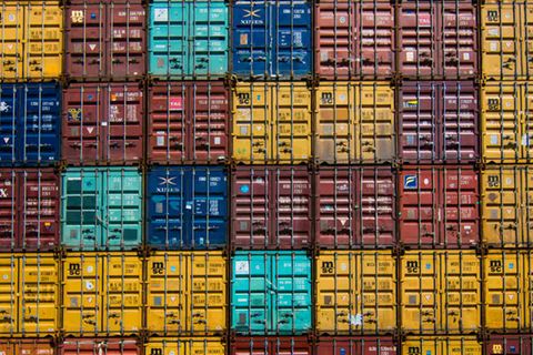 Symbolbild: Container gestapelt