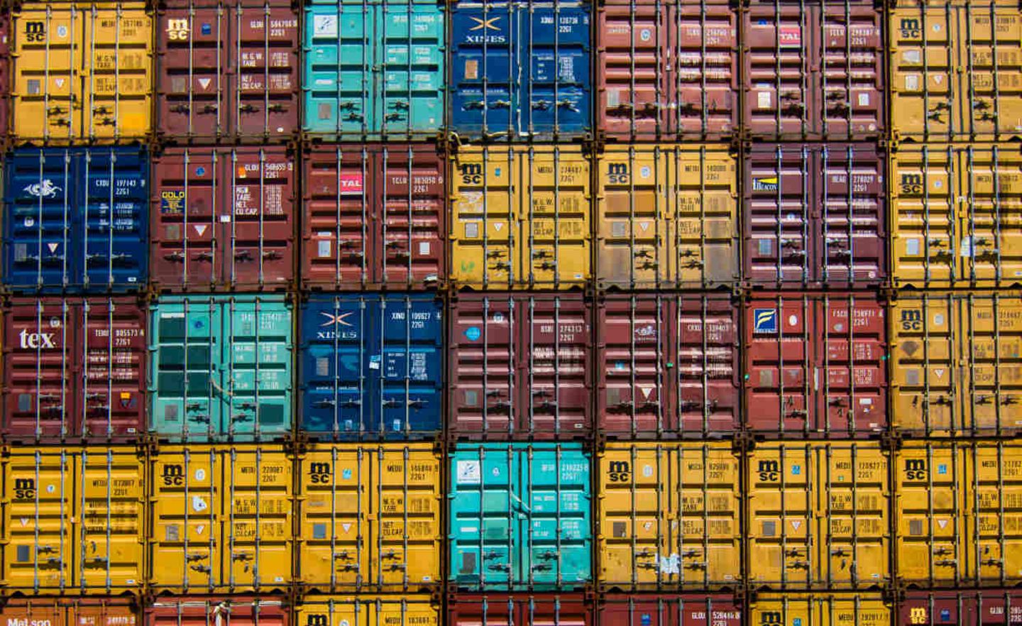 Symbolbild: Container gestapelt