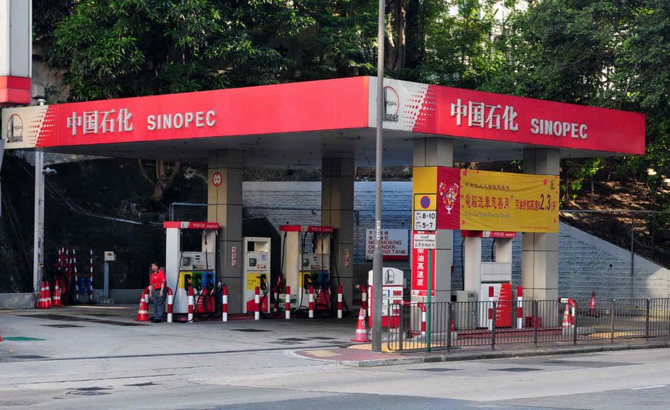 Sinopec, ein chinesisches Erdgas- und Mineralölunternehmen mit Sitz in Peking, hat im vergangenen Jahr einen Umsatz von 326,953 Millionen Dollar erwirtschaftet. Und damit Platz 3 im Gesamtranking, unter den Mineralölkonzernen hat es jedoch nicht ganz für die Spitzenposition gereicht.
