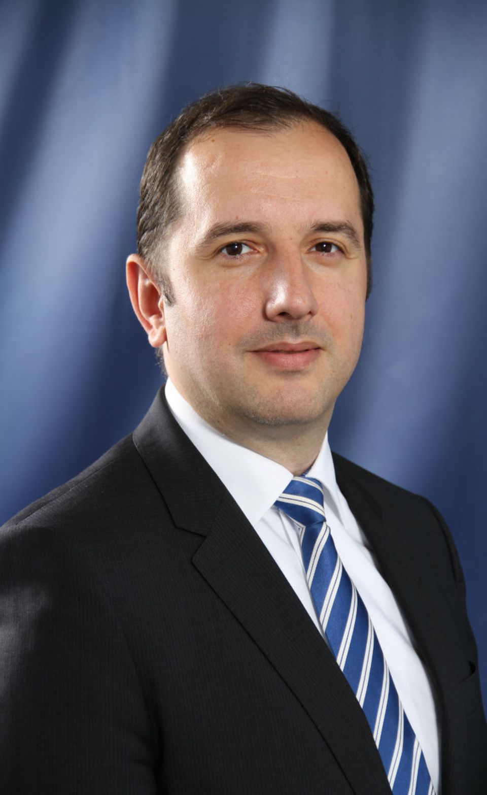 Erdal Yalcin ist Professor für Volkswirtschaftslehre mit Schwerpunkt Internationale Wirtschaftsbeziehungen an der Hochschule Konstanz für Technik, Wirtschaft und Gestaltung (HTWG). Zuvor war er stellvertretender Direktor des ifo-Zentrums für Außenwirtschaft am ifo-Institut.