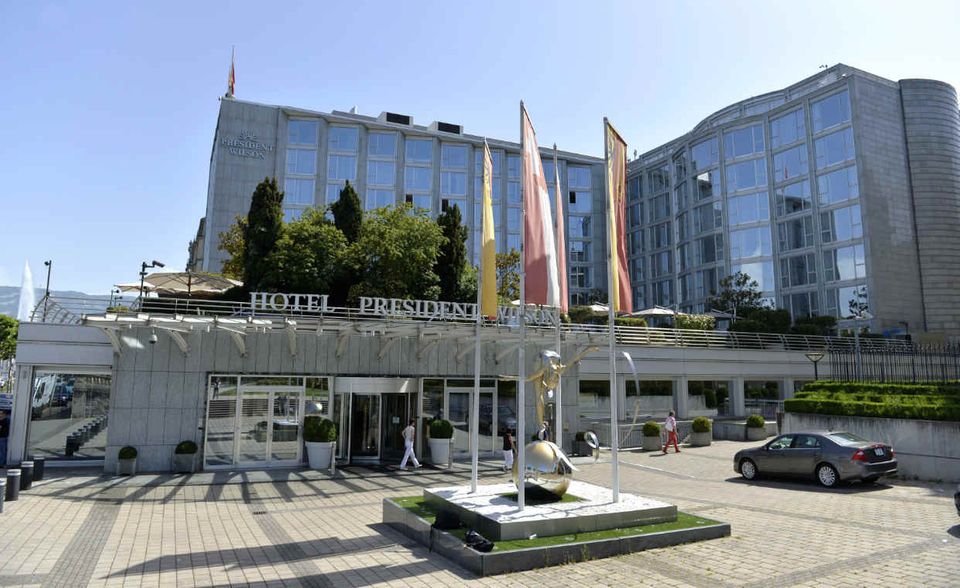 Wer hier übernachtet, mietet ein Stück Geschichte. Das Hotel President Wilson am Genfer See wurde nach dem 28. US-Präsidenten Woodrow Wilson benannt. In der Royal Penthouse Suite nächtigten unter anderen Bill Clinton und Michail Gorbatschow. Die Suite erstreckt sich über zwölf Zimmer und nimmt das gesamte achte Stockwerk des Hotels der Marriott-Kette ein. Der Preis: 80.000 Dollar.