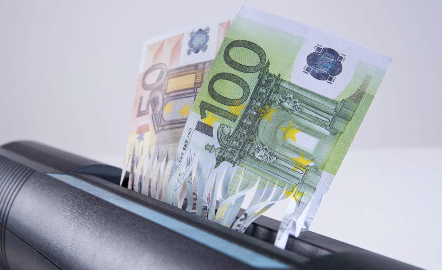 Geld schreddern: Nicht alle Genossenschaften arbeiten seriös