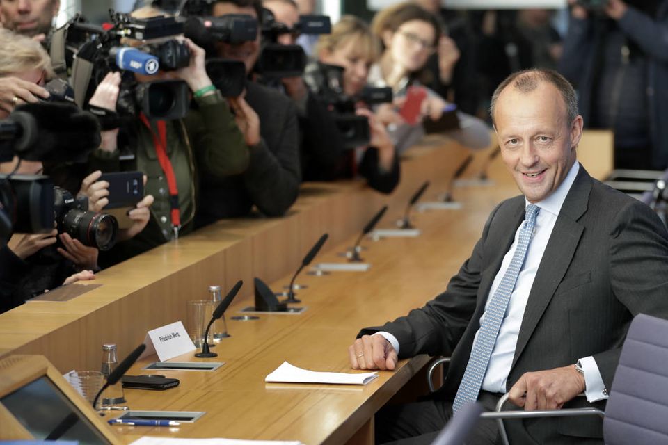 Friedrich Merz kündigt in der Bundespressekonferenz seine Rückkehr auf die politische Bühne an