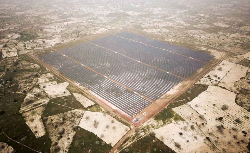 Senegal hat das solare Zeitalter eröffnet. Den Strom dieser 30 MW-Anlage Senergy Santhiou Mekhe in Senegal kauft die nationale Stromgesellschaft Senelec.