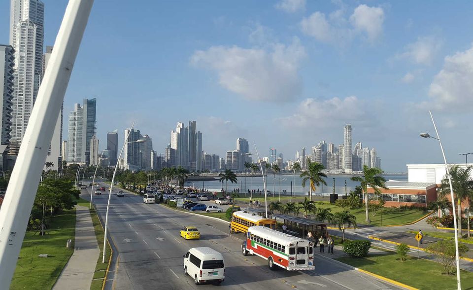 Kein Land konnte sich in der Studie „Expat Insider 2018“ so stark verbessern wie Panama auf Rang 13. Das mittelamerikanische Land machte den Absturz im Vorjahr wieder wett und verbesserte sein Gesamtergebnis um 23 Plätze. Vier von fünf der hier lebenden Expats und Auswanderer sind grundsätzlich mit ihrem Leben in Panama zufrieden. Die Zufriedenheit mit der persönlichen Finanzlage verbesserte sich um 15 Punkte auf 78 Prozent.