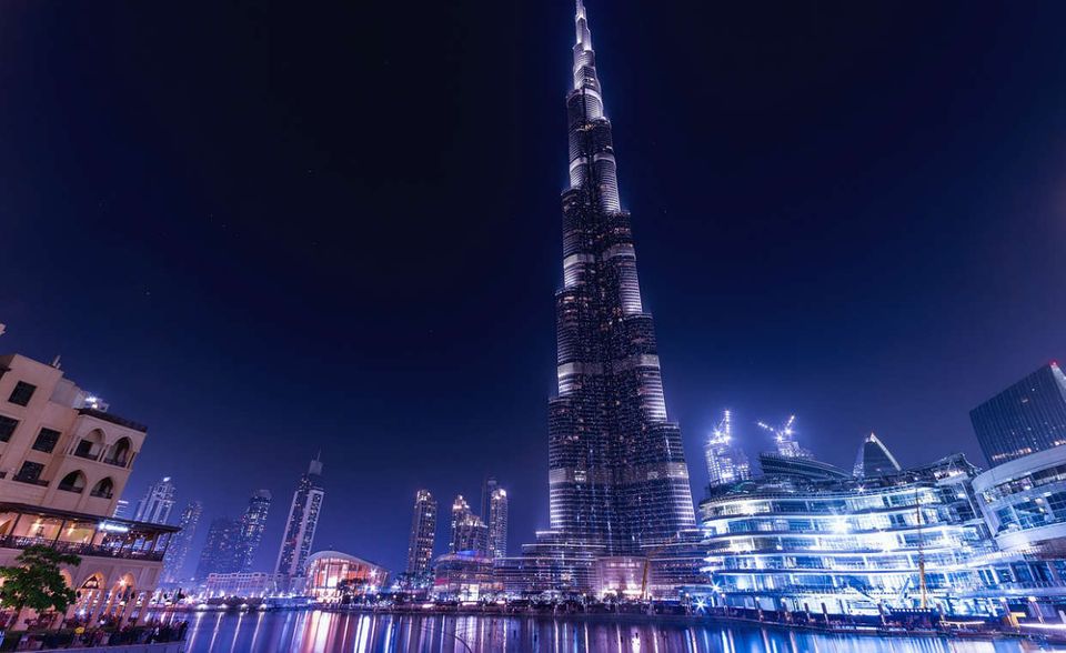 Dubai hält Platz vier der meistbesuchten Städte weltweit. Die Zahl der Übernachtungsgäste aus dem Ausland stieg leicht von 14,87 auf 15,79 Millionen. Das für dieses Jahr prognostizierte Plus in Höhe von 5,5 Prozent reicht vermutlich erneut nicht für einen Platz auf dem Siegertreppchen. Das dürfte verschmerzbar sein. Denn Dubai ist in anderer Hinsicht uneinholbare Spitzenklasse. Die ausländischen Besucher geben hier pro Tag im Durchschnitt 537 US-Dollar (472 Euro) aus.