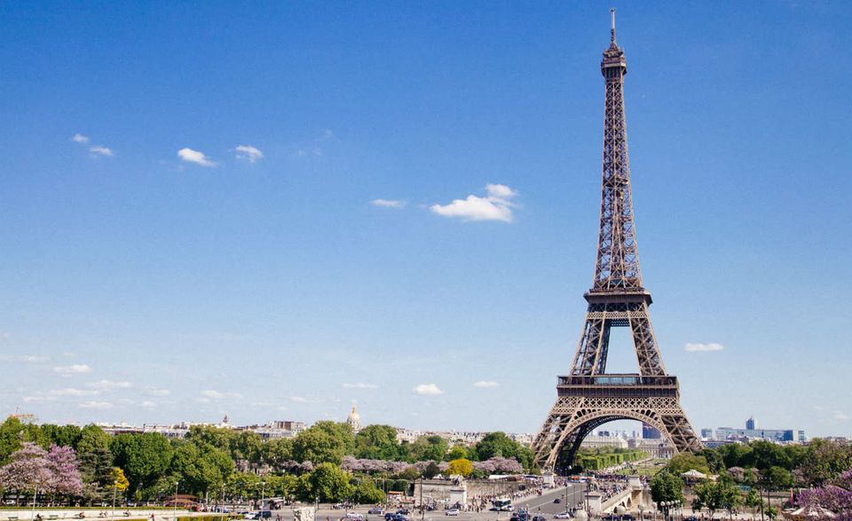 Paris boomt. Die französische Hauptstadt verzeichnete laut dem „Global Destination Cities Index“ von Mastercard im vergangenen Jahr 17,44 Millionen Übernachtungsgäste aus dem Ausland. 2016 waren es noch 15,45 Millionen Menschen. Für dieses Jahr rechnen die Analysten mit einem Plus von drei Prozent für Paris. Das wird aber nicht für den Spitzenplatz in der Europäischen Union reichen – noch nicht.