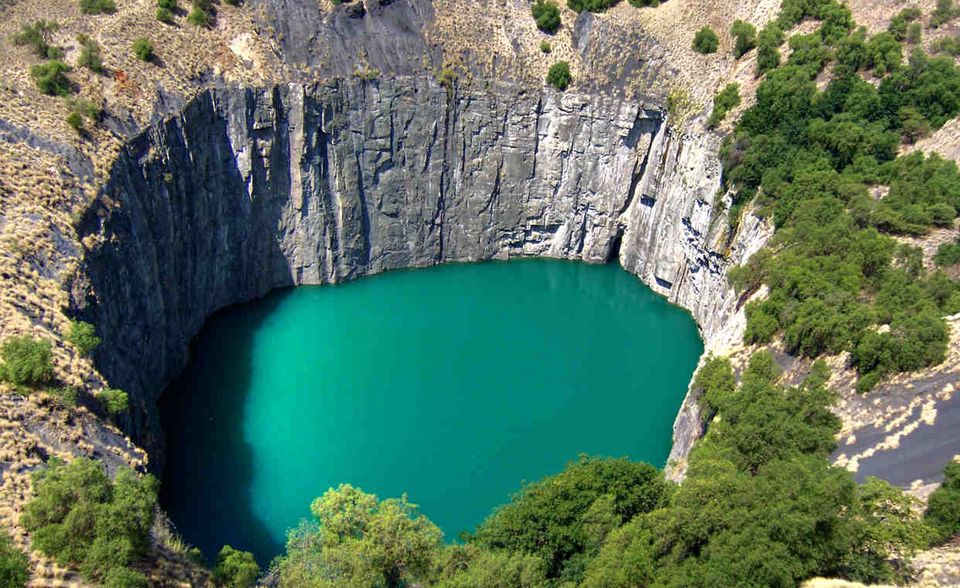 Einst die wichtigste Diamanten­mine der Welt: „The Big Hole“ im südafrikanischen Ort Kimberley
