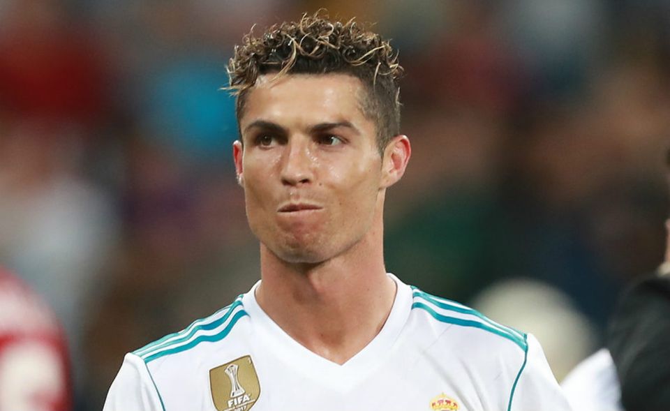 Kein europäischer Sportler verdient pro Jahr mehr als Cristiano Ronaldo. Der Portugiese musste zwar nach dem Wechsel zu Juventus Turin gerade den Titel als Weltfußballer des Jahres abtreten. Ein Zwölf-Monats-Gehalt in Höhe von 108 Millionen Dollar dürfte aber ein Trostpflaster sein. 61 Millionen Dollar entfielen laut „Forbes“ auf Gehalt/Gewinne. 47 Millionen Dollar kassierte Ronaldo als Werbestar.