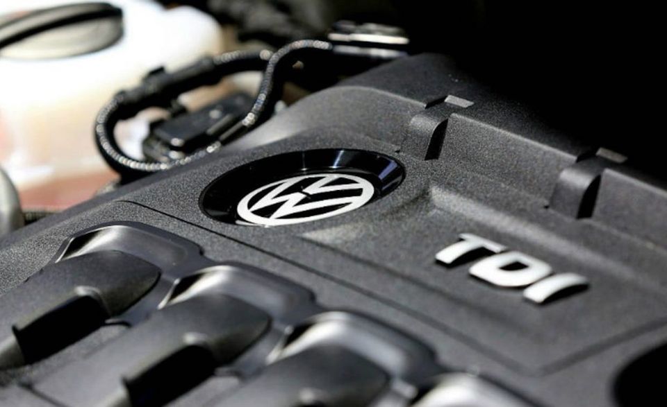 Der Dieselskandal hat seine Spuren hinterlassen. Zwar landet der Autohersteller noch in den Top Ten - statt Platz 6 wie in der Befragung von 2016, belegt VW aber nur noch Platz 9.