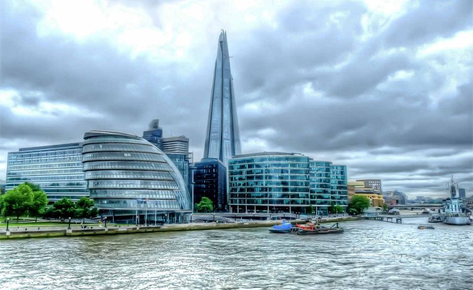 Ein Umzug nach London will wohl überlegt sein. Die extrem hohen Kosten für Wohnen und Lebenshaltung bringen der britischen Hauptstadt Platz fünf auf der Flop-10-Liste ein. Dennoch verfügt London als Wirtschaftsstandort weiterhin über Strahlkraft. Zwei von drei Expats sind zufrieden mit ihren Karriereaussichten. Weltweit können das nur 51 Prozent der Befragten von sich behaupten.