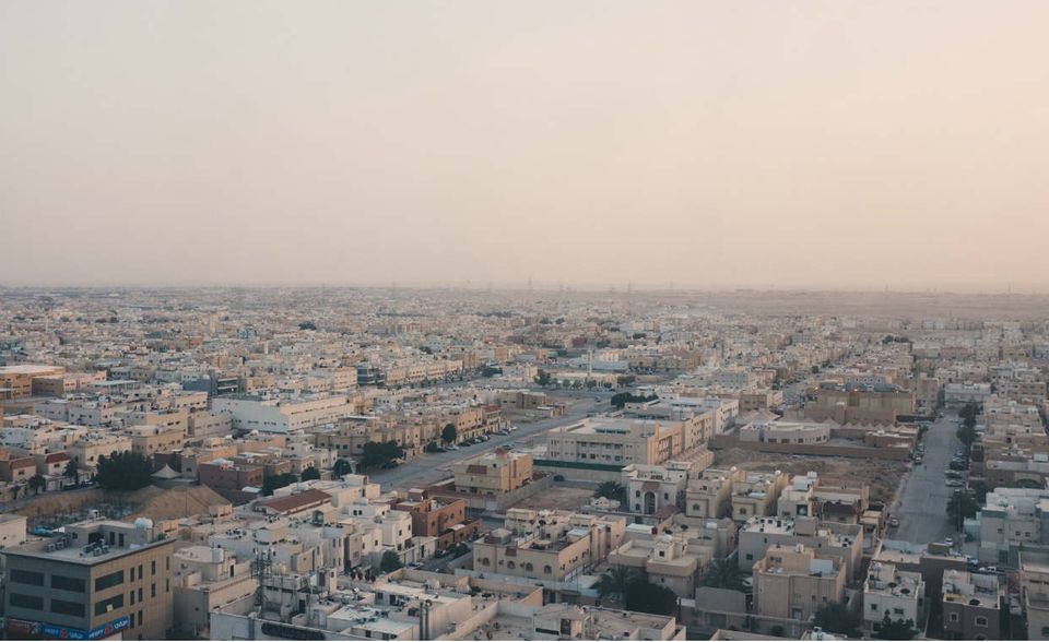 Riad ist die Hauptstadt und das Finanzzentrum Saudi-Arabiens. Die meisten Expats verfahren hier nach dem Motto: Augen zu und durch. Riad belegt bei der Work-Life-Balance, der urbanen Lebensqualität und dem Einleben weltweit den letzten Platz. 46 Prozent der Expats empfinden die Einheimischen als unfreundlich – mehr als doppelt so viel wie im globalen Durchschnitt.