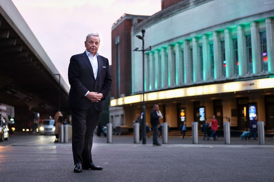 Klaus-Peter Schulenberg vor dem Konzertsaal Eventim Apollo in London: Eventim verkauft rund 250 Millionen Tickets im Jahr und veranstaltet bis zu 8000 Events