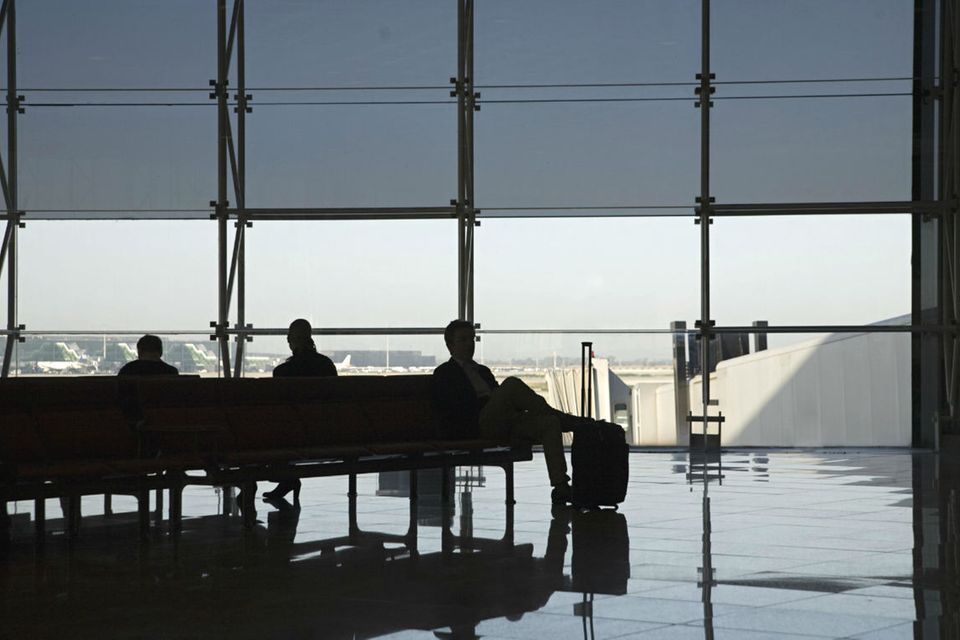 Am Flughafen fallen mitunter lange Wartezeiten an