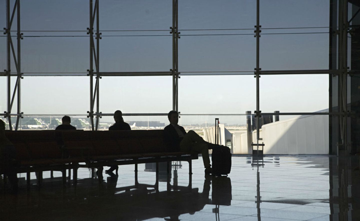 Am Flughafen fallen mitunter lange Wartezeiten an