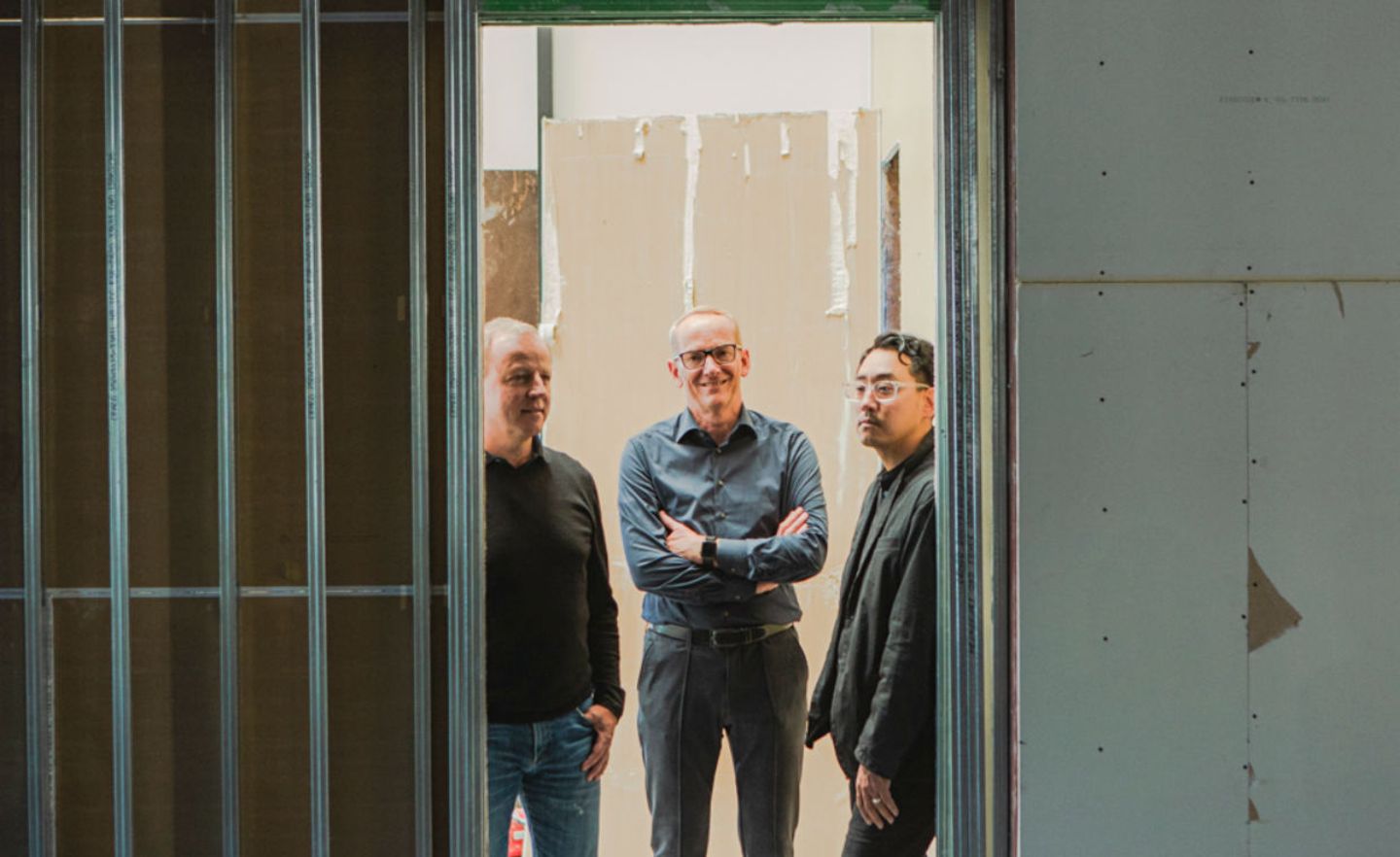 Karl-Thomas Neumann (M.) ist heute einer der Chefs von Evelozcity gemeinsam mit Stefan Krause (l.) und Richard Kim. Sie arbeiten an einem revolutionärem Konzept für E-Autos
