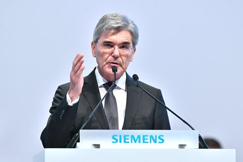 #4 Siemens-Chef Joe Kaeser gehört zu den großen Vier an der Spitze des Rankings. 2017 kam er auf eine Gesamtvergütung in Höhe von 10,8 Mio. Euro – 2,4 Mio. Euro mehr als im Vorjahr. Allein 7,2 Mio. Euro entfielen auf variable Vergütungsbestandteile.