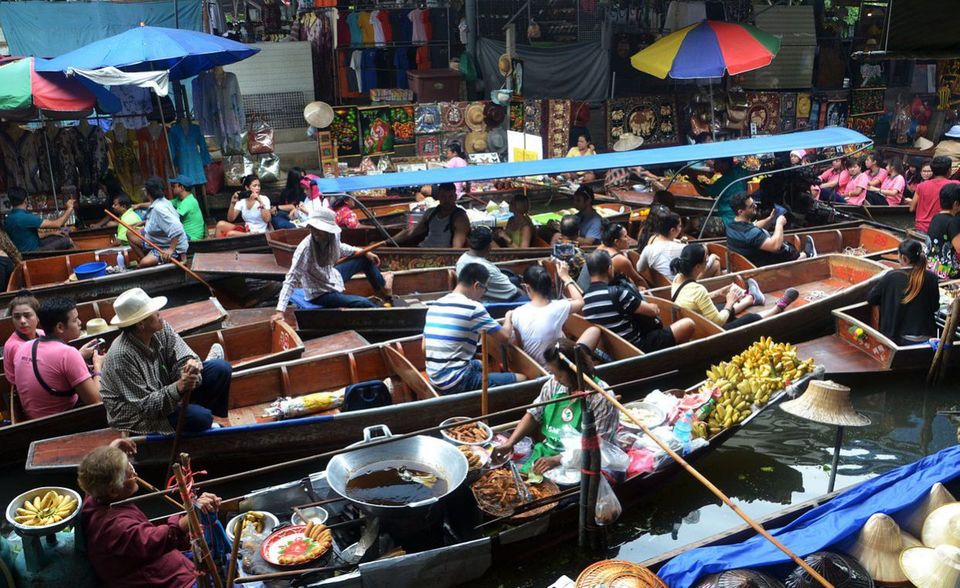 #4 Thailand:
 Die thailländische Arbeitslosenquote liegt bei 0,7 Prozent. Von circa 83 Millionen Erwerbspersonen sind rund vier Millionen ausländische Arbeiter aus den Nachbarsländern. Seit 2013 gibt es einen Mindestlohn von umgerechnet knapp 10 US-Dollar.