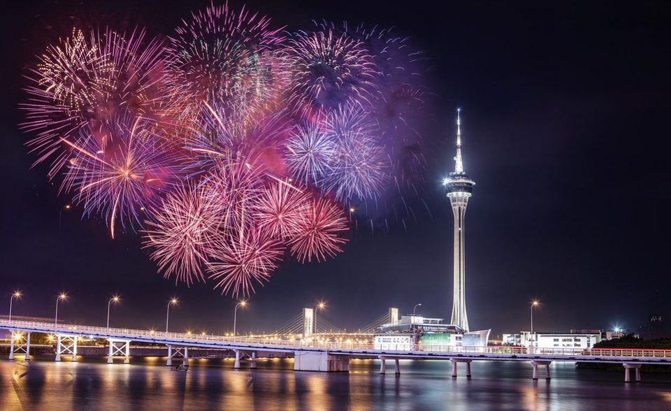 #8 Macau:
 Im Glücksspielparadies Macau sind nur 2 Prozent der 400.000 Erwerbsfähigen arbeitslos. Ganze 76 Prozent der Staatseinnahmen sind Steuern aus dem Glückspielgeschäft.