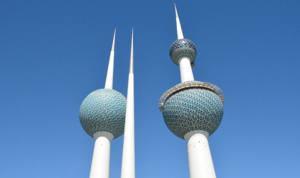 #6 Kuwait:
 In Kuwait liegt die Arbeitslosenquote bei 1,1 Prozent. In dem Ölland sind 61 Prozent der Erwerbspersonen keine Kuwaiter. Der öffentliche Sektor ist sehr groß, circa 74 Prozent der Bevölkerung sind dort angestellt.