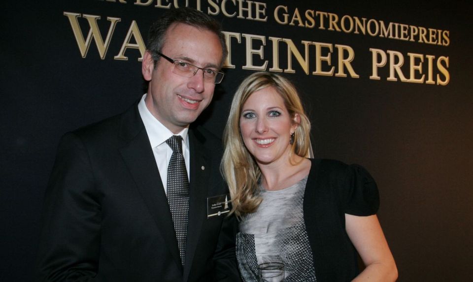 Die Warsteiner Brauerei zählt zu den größten Privatbrauereien Deutschlands. Gegründet 1753, ist sie ein Familienunternehmen in neunter Generation. Seit 2006 leitet Catharina Cramer das Unternehmen. Nach eigenen Angaben mit über 400 Millionen Euro Umsatz im Jahr 2018. Die Warsteiner Gruppe umfasst die Herforder Brauerei, die Privatbrauerei Frankenheim, die Paderborner Brauerei sowie Anteile an der König Ludwig Schlossbrauerei.