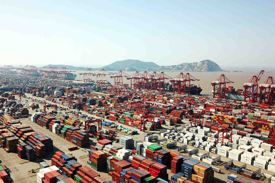 Container im Hafen von Schanghai: In welche Richtung geht es mit der Weltwirtschaft?