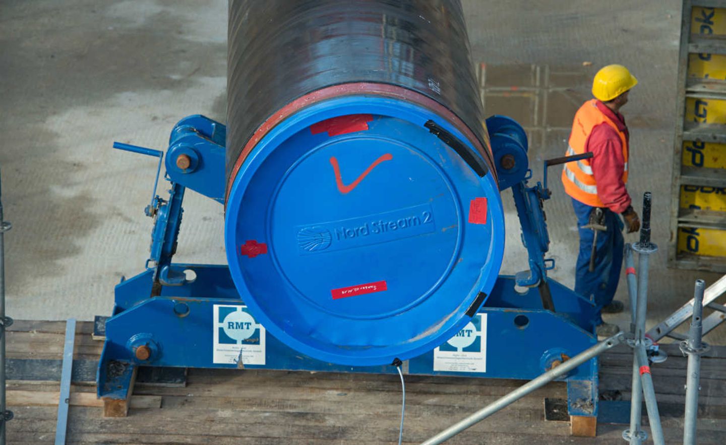 Blick auf das Rohrende der Ostseepipeline "Nord Stream 2" an der Empfangsstation in Lubmin. Die 1.200 Kilometer langen Gaspipeline soll jährlich rund 55 Milliarden Kubikmeter russisches Erdgas von Russland nach Deutschland transportieren