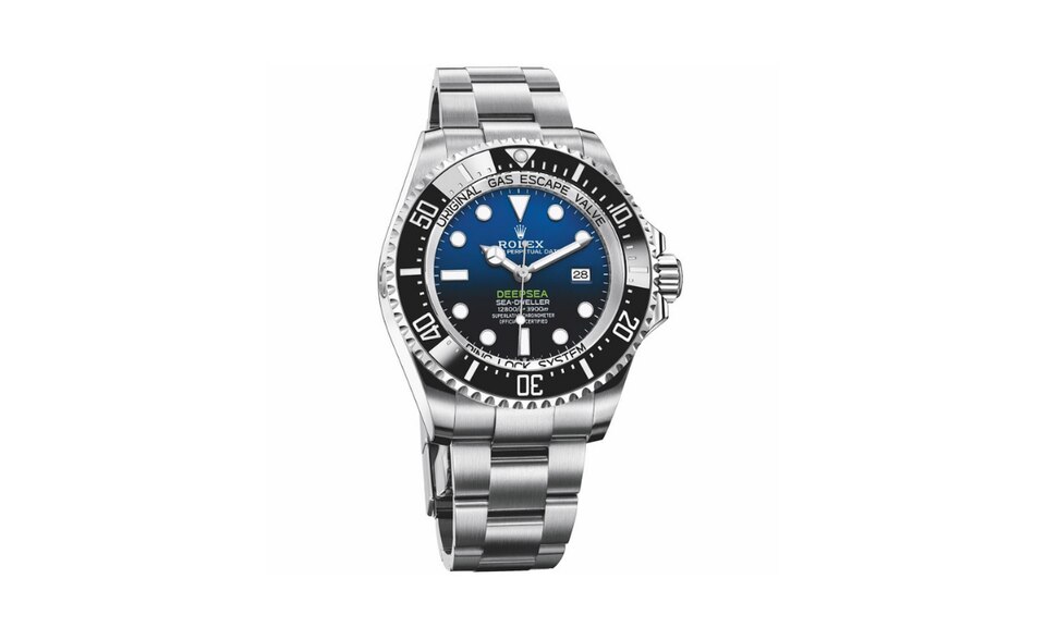 KATEGORIE „SPORT“     GEWINER: Oyster Perpetual Sea-Dweller Deepsea von Rolex       RUNNER-UP: Navitimer 8 B01 Chronograph 43 von Breitling       DAS SAGT DIE JURY:       „Ein absoluter Favorit im Portfolio der Marke und natürlich auch an Land ein gelungenes Highlight. Dabei betont professionell, robust und solide samt coolem Farbverlauf auf dem Zifferblatt. Mut und Perfektion als Uhr gewordene Symbiose.“