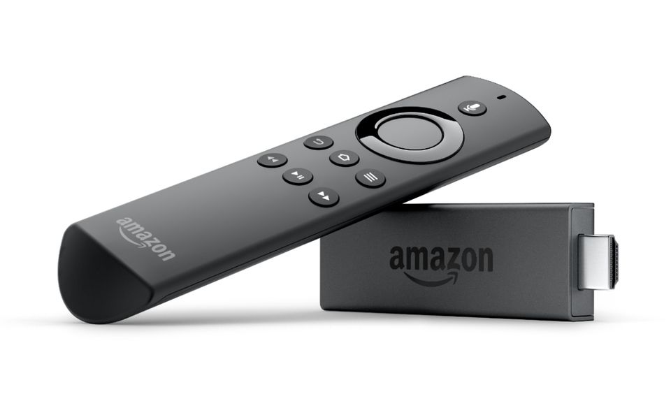 Streaming nimmt immer mehr den Platz von Fernsehen und Kino ein. Da passt es, dass der Amazon Fire TV Stick das meistverkaufte Prime-Produkt 2018 war. Der Streaming-Media-Stick holt Filme und Serien von Tablet und Notebook auf den Fernseher.