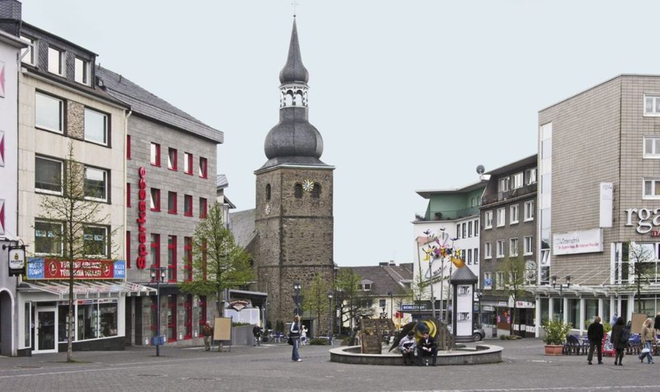 Auch der achten Platz kommt aus Nordrhein-Westfalen. Schon seit 1929 gilt Remscheid als Großstadt, aktuell hat die Stadt im Bergischen Land rund 110.000 Einwohner. Zwar gelingt ihr seit 2016 der Schuldenabbau, dennoch liegt die Pro-Kopf-Verschuldung immer noch bei 7144 Euro.
