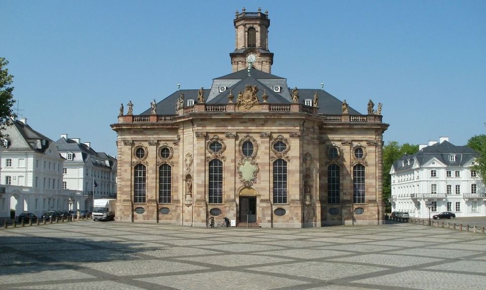 Saarbrücken ist die einzige Landeshauptstadt unter den zehn deutschen Großstädten mit der höchsten Verschuldung. Schon 2016 belegte die 180.000-Einwohner-Stadt den dritten Platz. Seitdem ist die Verschuldung minimal gesunken: Von 8825 Euro auf 8806 Euro pro Kopf.