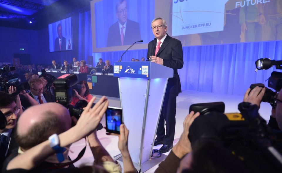Der Präsident der Europäischen Kommission ist so etwas wie der EU-Regierungschef. Seine Aufgaben werden mit jährlich rund 300.000 Euro vergütet. Amtsinhaber Jean-Claude Juncker wurde 2014 vom Europäischen Parlament für fünf Jahre gewählt.