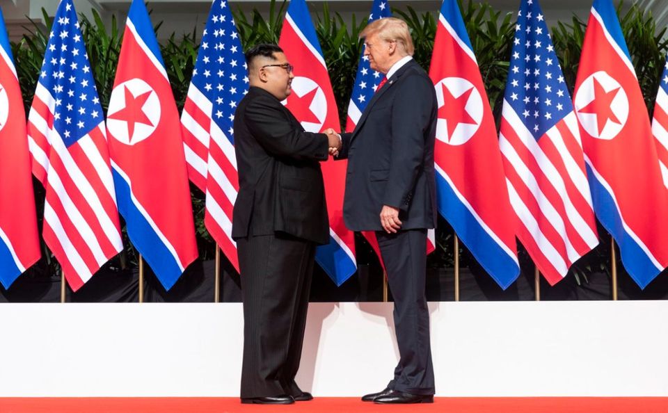 Donald Trump verdient als US-Präsident jährlich 400.000 US-Dollar (umgerechnet rund 350.000 Euro). Er gehört damit zu den bestbezahlten Regierungschefs der Welt.