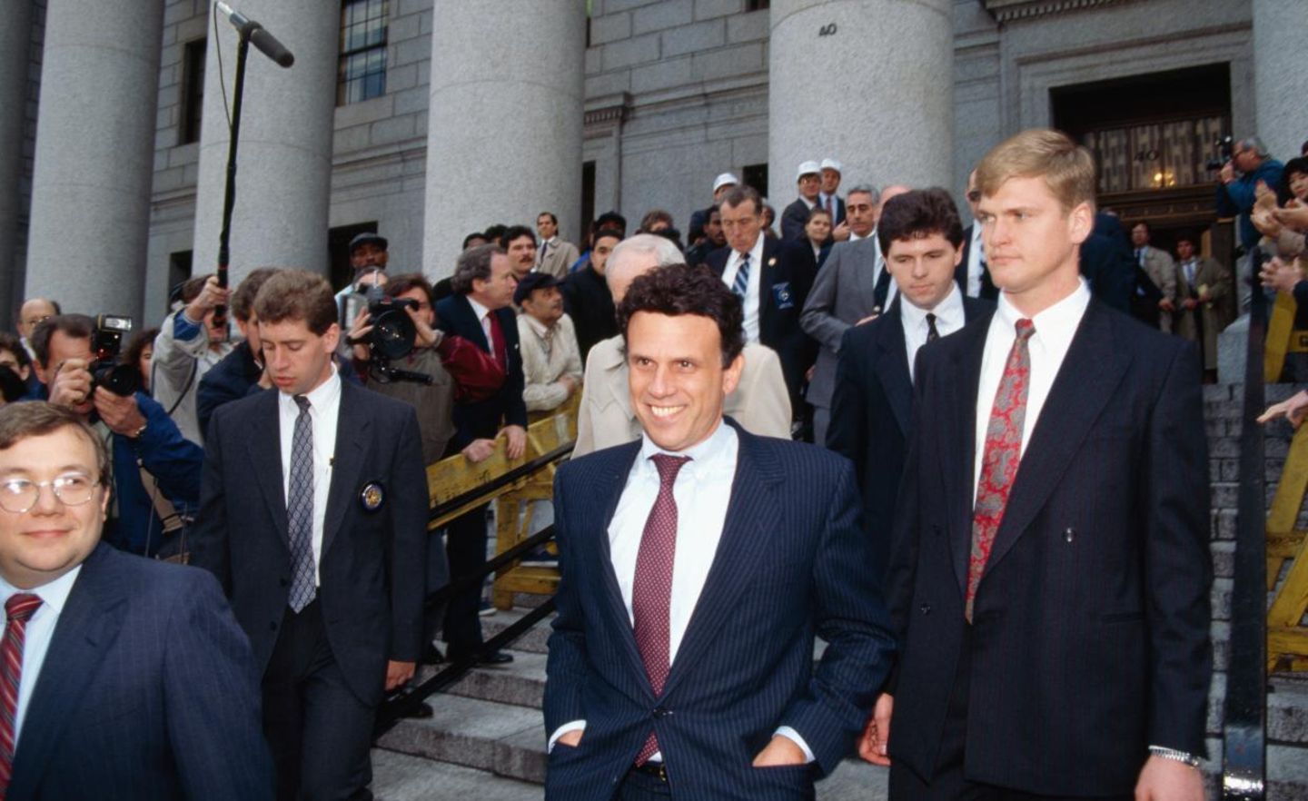 Michael Milken verlässt 1989 das Gerichtsgebäude in New York. Von zehn Jahren Haft sitzt er nur zwei ab