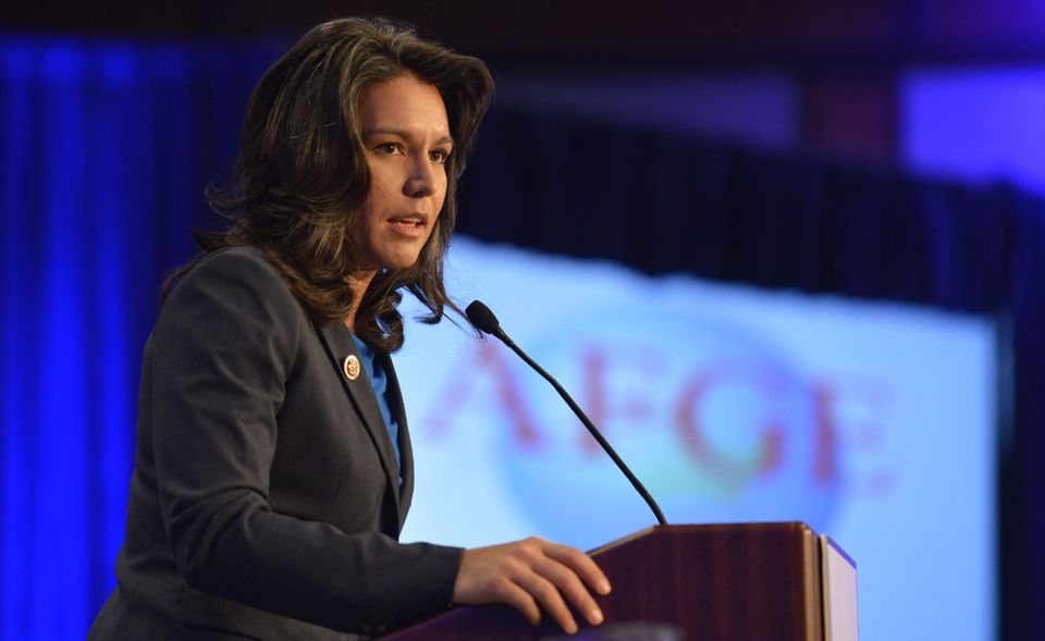 2016 unterstütze Tulsi Gabbard noch Bernie Sanders, im Januar 2019 gab sie bekannt, selbst zu den Vorwahlen der Demokraten antreten zu wollen. Die 37-Jährige ist seit 2012 Repräsentantin von Hawaiis 2. Kongresswahlbezirk im Repräsentantenhaus der Vereinigten Staaten und war für die Hawaii National Guard im Irak und in Kuwait im Einsatz.