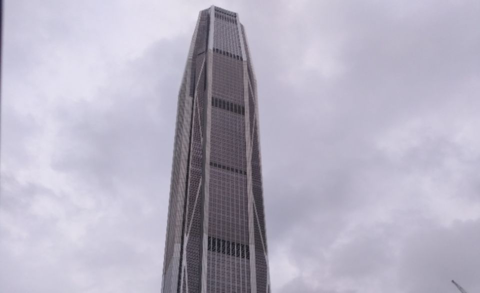 Ping An Insurance Group ist laut „Forbes“ der größte Versicherer der Welt. Das US-Wirtschaftsmagazin führt das chinesische Unternehmen mit Sitz in Shenzhen auf Platz zehn seiner branchenübergreifenden Liste der größten börsennotierten Konzerne. Ping verzeichnete demnach zuletzt eine Umsatz von rund 142 Milliarden US-Dollar und einen Marktwert von 181 Milliarden Dollar. Die Firma wurde 1988 gegründet. Sie ist spezialisiert auf Lebensversicherungen, Risikoversicherungen und Wertpapierhandel.