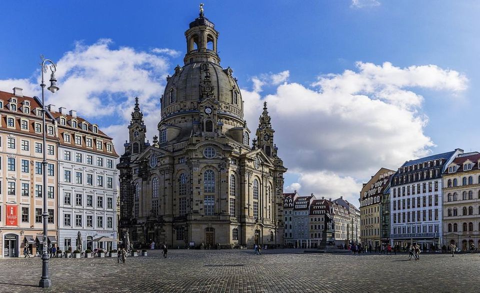 Nur drei deutsche Großstädte wiesen 2017 eine Pro-Kopf-Verschuldung von unter 1.000 Euro auf – eine davon war Sachsens Landeshauptstadt Dresden. Die sächsischen Kommunen bauen seit Jahren Schulden ab, so auch in Dresden. Hier lag die Pro-Kopf-Verschuldung 2017 bei 892 Euro.