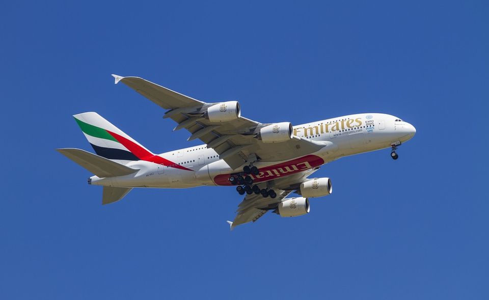 Emirates ist bei weitem der größte Abnehmer der A380. Ursprünglich hatte die Fluggesellschaft 162 Jets bestellt, diese Zahl wurde nun auf 123 reduziert. Mit dem A380 fliegt Emirates 50 Ziele und 73 Flughäfen an.