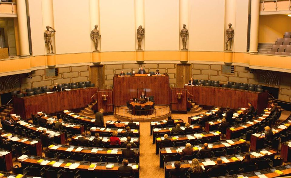 Mit einem Durchschnitt von 9,14 sicherte sich Finnland Platz acht des Rankings. Den besten Wert (zehn) gab es für das Wahlsystem. Die schlechteste Note fuhr die politische Teilhabe ein (8,33).