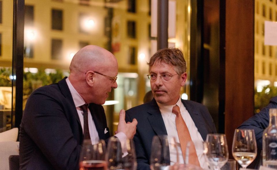 Die Kölner Fondsgesellschaft Flossbach von Storch erzielte bei den Spezialisten den dritten Platz und in der Gesamtwertung den fünften: Hier spricht Flossbach-von-Storch-Chefanlagestratege Philipp Vorndran mit Lothar Jonitz, dem Chef von Tetralog. Tetralog hat im Auftrag von Capital den Service der Fondsgesellschaften durchleuchtet.