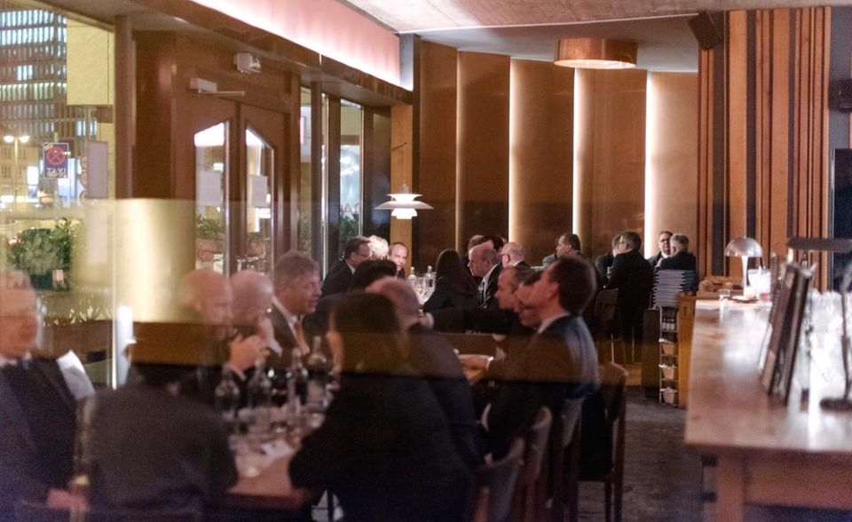 Die hochkarätigen Teilnehmer schätzten die familiäre Atmosphäre im kleinen Kreis im Restaurant „Heimat“.