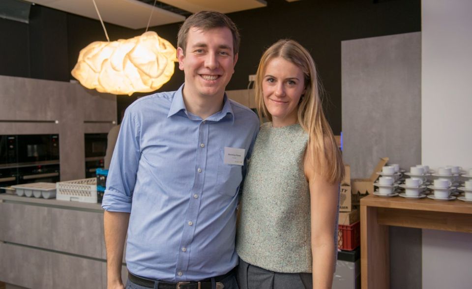 Maximilian Felsner und Zarah Bruhn haben ein Unternehmen mit sozialem Anspruch gegründet: Social-Bee vermittelt Flüchtlinge, Gewinne werden reinvestiert