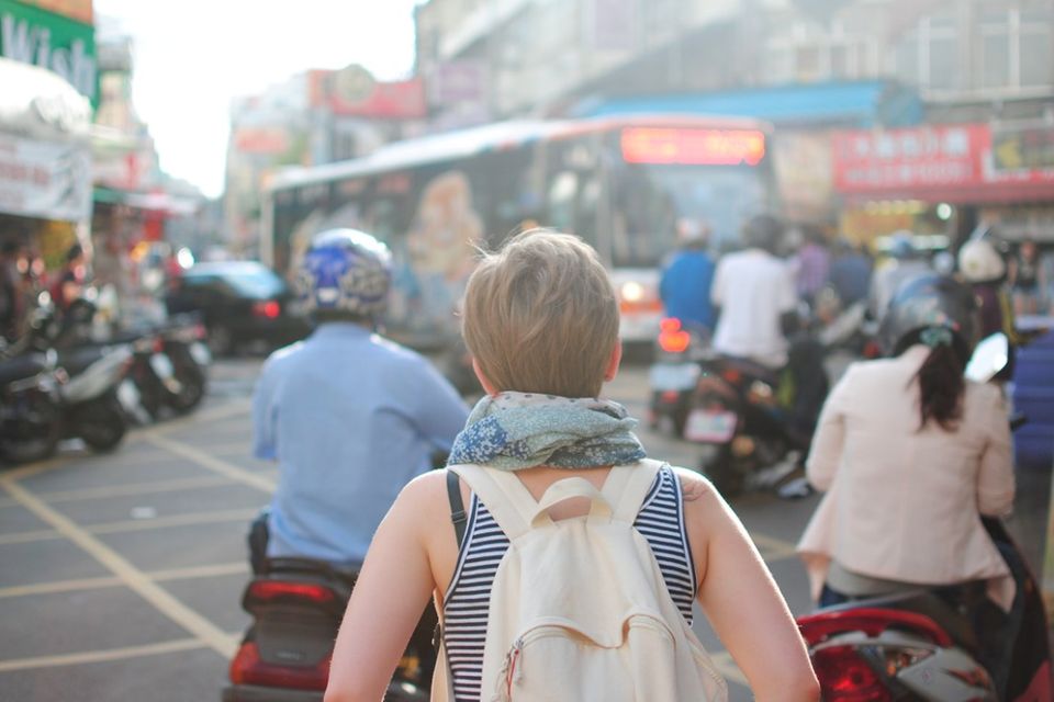 Urlaubmachen auf Kosten des Unternehmens? Für die Airbnb-Mitarbeiter in Dublin ist das eine reale Option. Der US-amerikanische Vermittler von Privatunterkünften für Reisende bietet seinen Beschäftigten jährlich rund 1.800 Euro Reisebudget, um die Welt zu erkunden.