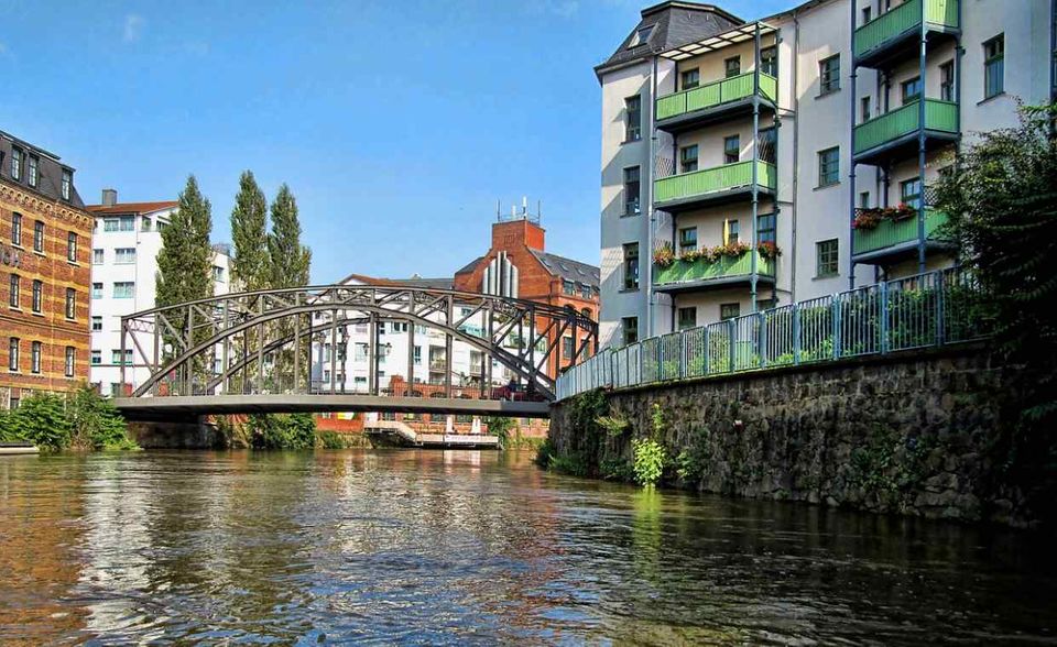 Leipzig ist in Ostdeutschland (Berlin nicht mitgerechnet) das teuerste Pflaster beim Neubau von Eigentumswohnungen. Der IDV-Preisspiegel 2018/19 weist für die sächsische Großstadt einen Quadratmeterpreis in Höhe von 3050 Euro aus. Das entsprach einem Plus von 2,3 Prozent.