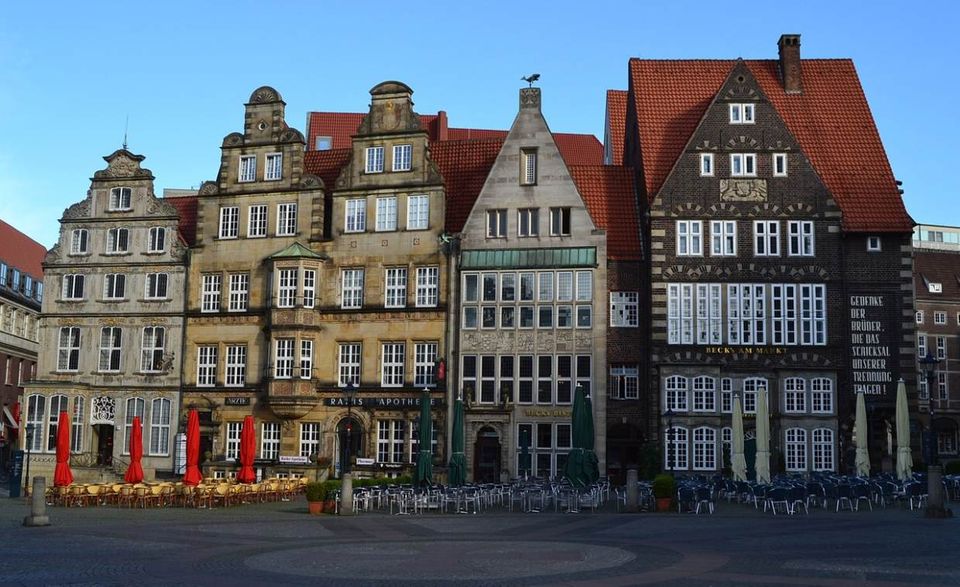 In Bremen leben rund 680.000 Menschen, 13.000 von ihnen sind im Mercedes-Benz-Werk beschäftigt. Weitere wichtige Branchen sind die Hafenwirtschaft und der Schiffbau. Mit einem durchschnittlichen Gehalt von 43.110 Euro im Jahr, liegt das kleinste Bundesland Deutschlands auf Platz sieben.