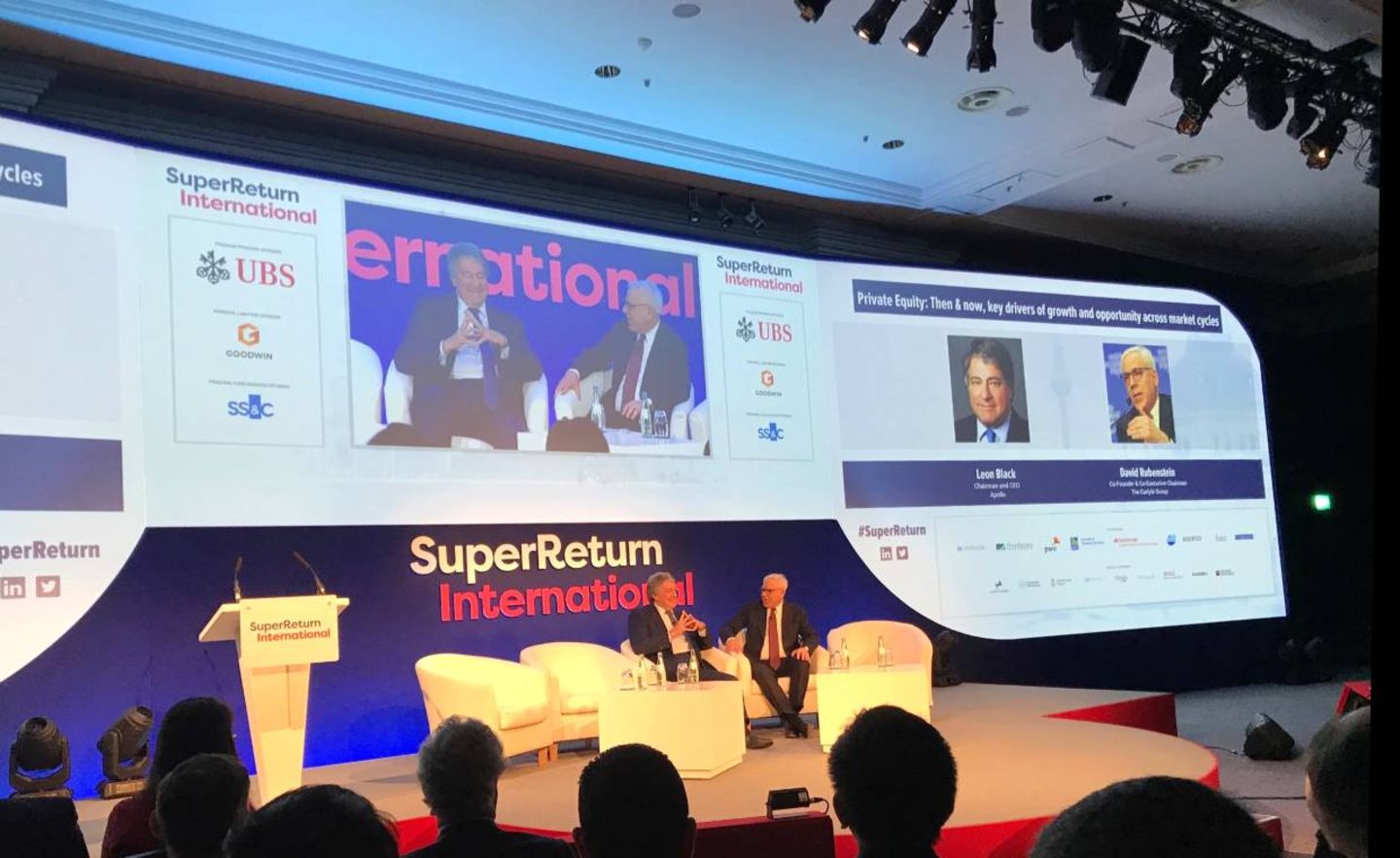 Leon Black (l.) und David Rubenstein im Gespräch auf der Superreturn 2019