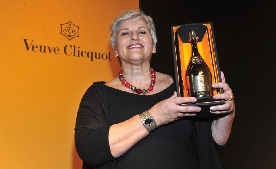Ute Leube ist Geschäftsführerin von Primavera, einem Hersteller von ätherischen Ölen. Leube gilt als Pionierin in der Aromatherapie in Deutschland: In den 1980er Jahren erkannte sie frühzeitig den Trend der Aromatherapie und baute das neue Segment aus. Heute ist Primavera ein internationales Unternehmen mit 160 Mitarbeitern, exportiert in 30 Länder und gilt als einer der wichtigsten Arbeitgeber im Allgäu. Die Jury lobte Leube besonders für Primaveras hohe Rohstoffqualität und die faire Entlohnung von Bauern in den Anbauländern.