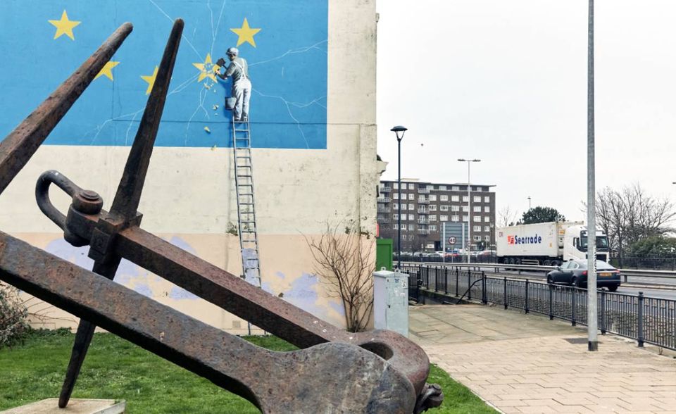 Europa wird abgerissen. Das Graffiti nahe dem Hafen stammt vom Künstler Banksy – und ist ein Wahrzeichen von Dover geworden