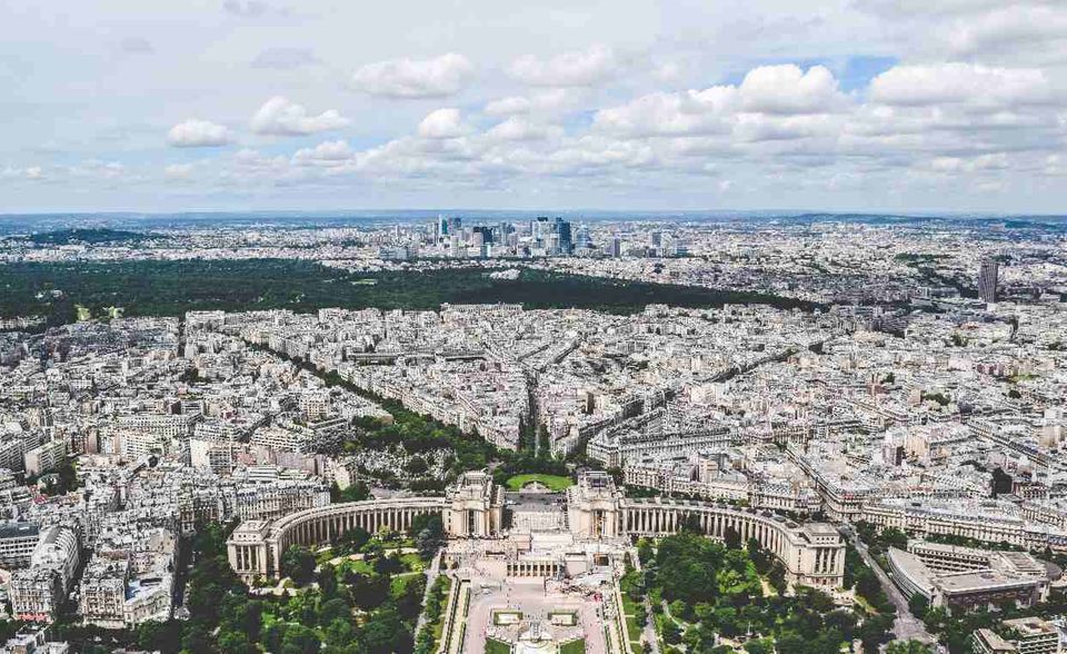 Die Île-de-France ist nach England die größte Wirtschaftsmacht Europas unterhalb der Staatenebene. Die Region im Norden Frankreichs ist größtenteils identisch mit der Metropolregion Paris. Sie generiert pro Jahr ein BIP in Höhe von rund 800 Mrd. Dollar. Das entspricht in etwa einem Drittel der landesweiten Wirtschaftsleistung.